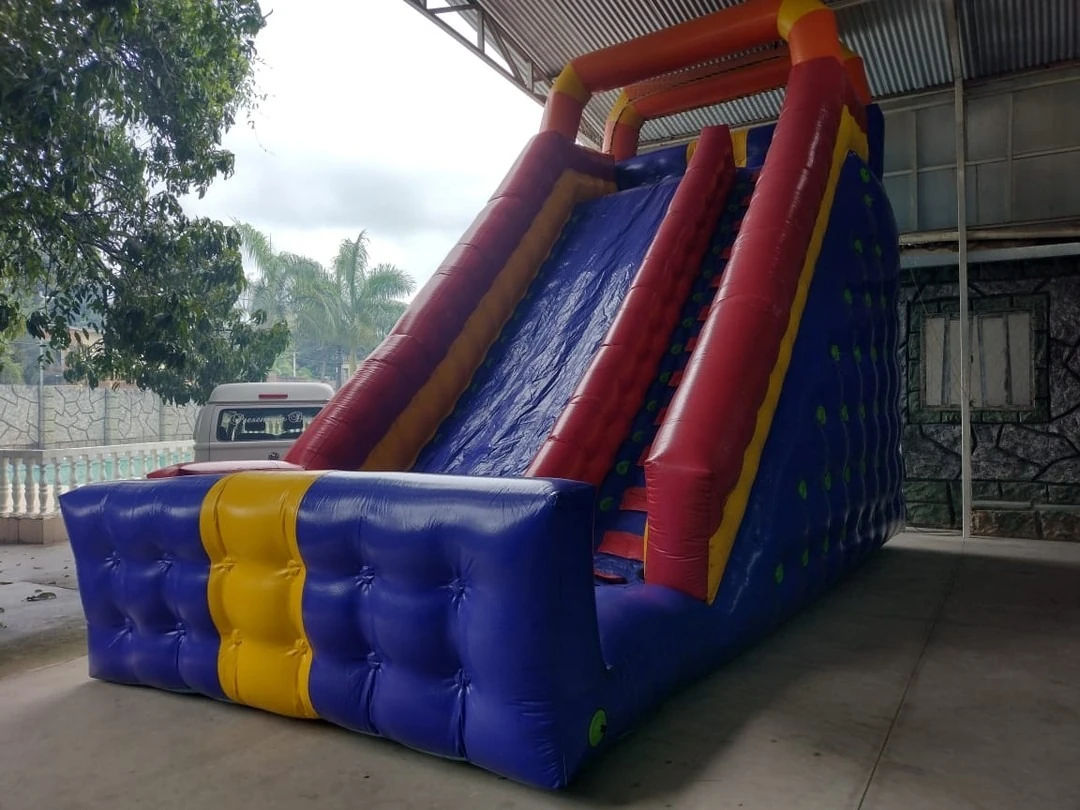 Aluguel de tobogã com piscina de bolas